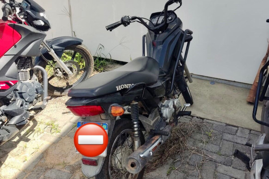 Motocicleta roubada é recuperada em Piaçabuçu após abordagem policial