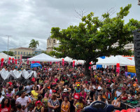 Multidão celebra 1º ano do Programa Assistência Com Você em Penedo com show de prêmios