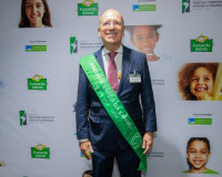 Ronaldo Lopes recebe Prêmio Prefeito Amigo da Criança promovido pela Fundação Abrinq