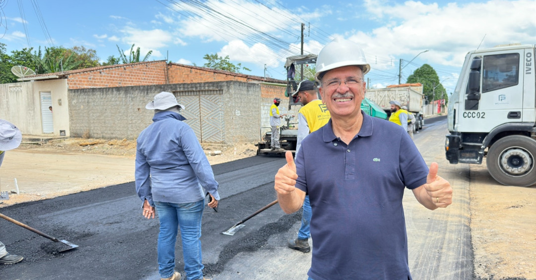 Ronaldo Lopes acompanha avanço das obras de pavimentação com asfalto em Penedo