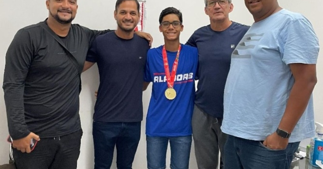 Auxílio Atleta da Prefeitura de Penedo viabiliza participação de estudante em competição nacional e quebra de recorde