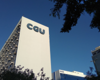 CGU decide retirar sigilo de cartão de vacina de Jair Bolsonaro