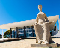 Obra reúne decisões emblemáticas do STF sobre direitos da mulher