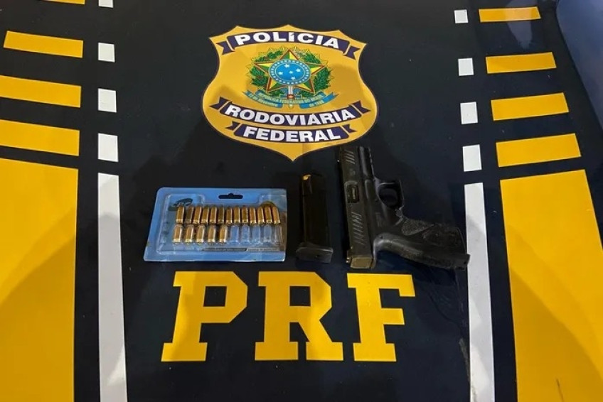 Homem é encaminhado à delegacia de Penedo após ser preso por receptação e porte ilegal de arma de fogo