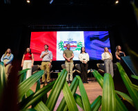 Paulo Dantas celebra avanços na educação e entrega kits de alfabetização para municípios alagoanos
