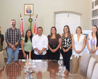 Prefeito em exercício Valdinho Monteiro empossa servidoras aprovadas no concurso da Prefeitura de Penedo