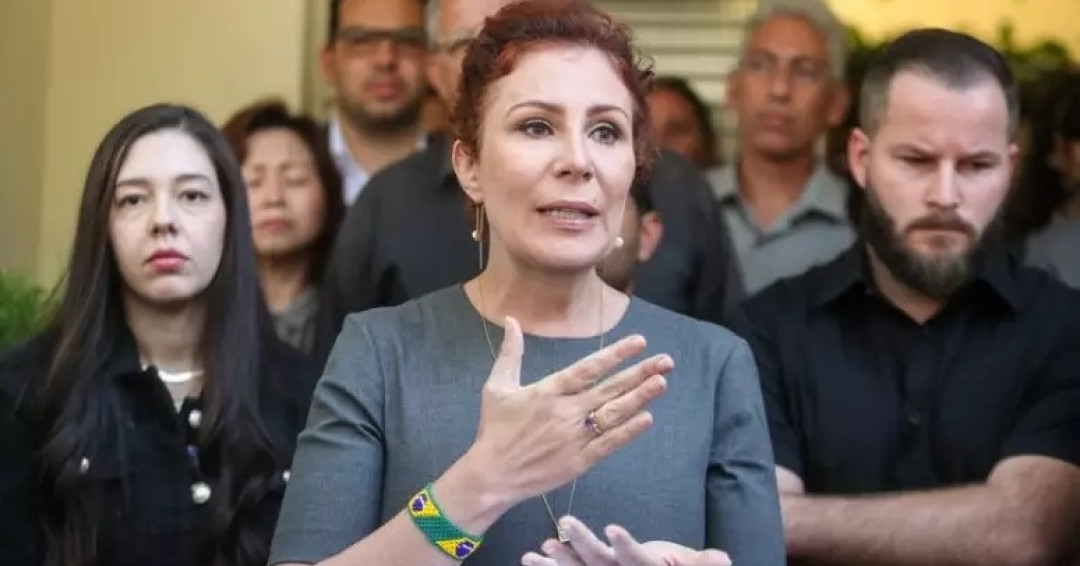 Carla Zambelli deixa o Brasil após condenação pelo STF e risco de prisão
