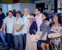 Prefeitura de Penedo distribui kits escolar para estudantes da Educação de Jovens e Adultos - EJA