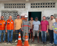 Prefeitura de Penedo realiza nova vistoria técnica para investigar solo de casa que está aquecendo