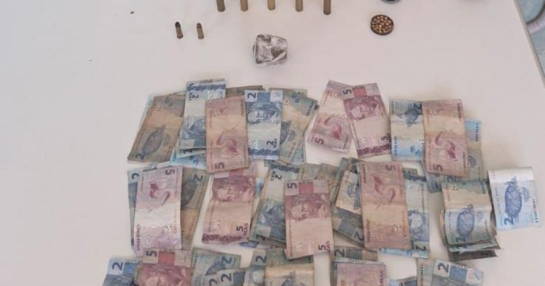 Polícia Militar retira duas armas de fogo das ruas em ações no interior
