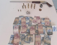 Polícia Militar retira duas armas de fogo das ruas em ações no interior