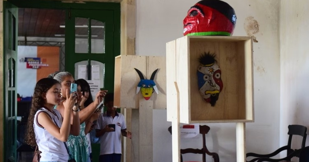Rota das Máscaras inclui trabalho do artistas plástico e carnavalesco Tadeu dos Bonecos