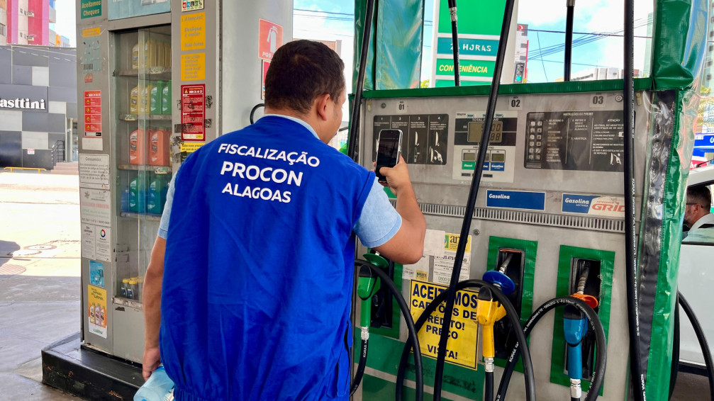 Consumidores de Penedo aguardam fiscalização do Procon em postos da cidade com gasolina mais cara da região