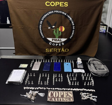 PM apreende arma e flagra tráfico de drogas em Penedo e Piranhas