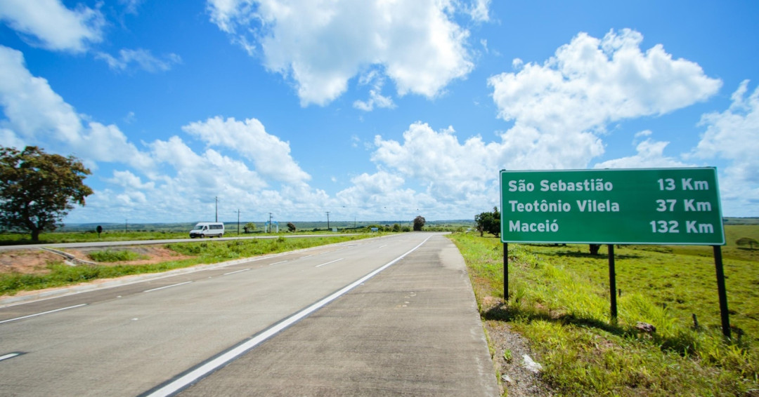 Parceria entre Ministério dos Transportes e Governo de Alagoas garante obras estruturantes no Estado