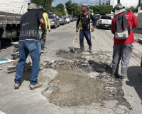 Operação tapa-buracos regulariza trechos de maior fluxo de veículos em Penedo