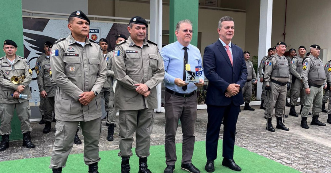 Delegado é homenageado em solenidade da PM por combate a roubos e furtos de veículos