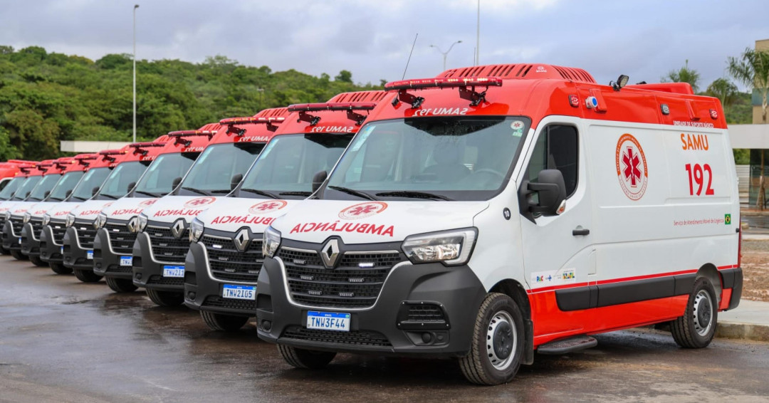 Governador Paulo Dantas entrega ambulâncias do Samu para Atalaia e São Sebastião