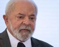 Presidente Lula tem pneumonia leve, cancela agenda e adia embarque para China