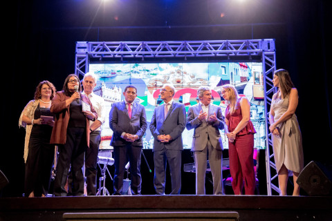 Homenagens e emoção marcam abertura do circuito Al