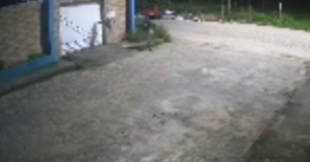 Criminosos são flagrados praticando atos de vandalismo no conjunto Velho Chico em Penedo