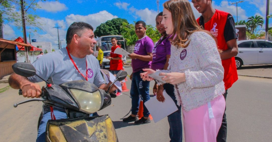 Prefeitura de Penedo realiza adesivaço sobre o Agosto Lilás