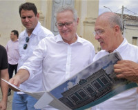 Ronaldo Lopes apresenta projetos e reivindicações de Penedo ao senador Renan Calheiros
