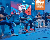Cortejo pelas ruas históricas de Penedo marca 4ª noite de Festival com muita música brasileira