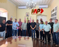 Prefeito Ronaldo Lopes apresenta Programa Acelera Penedo para vereadores