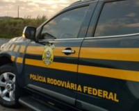 Homem é preso e encaminhado ao Cisp de Penedo após ser flagrado com arma de fogo e tentar subornar policiais