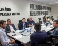 Juceal promove reunião para discutir melhorias no registro empresarial, em Penedo