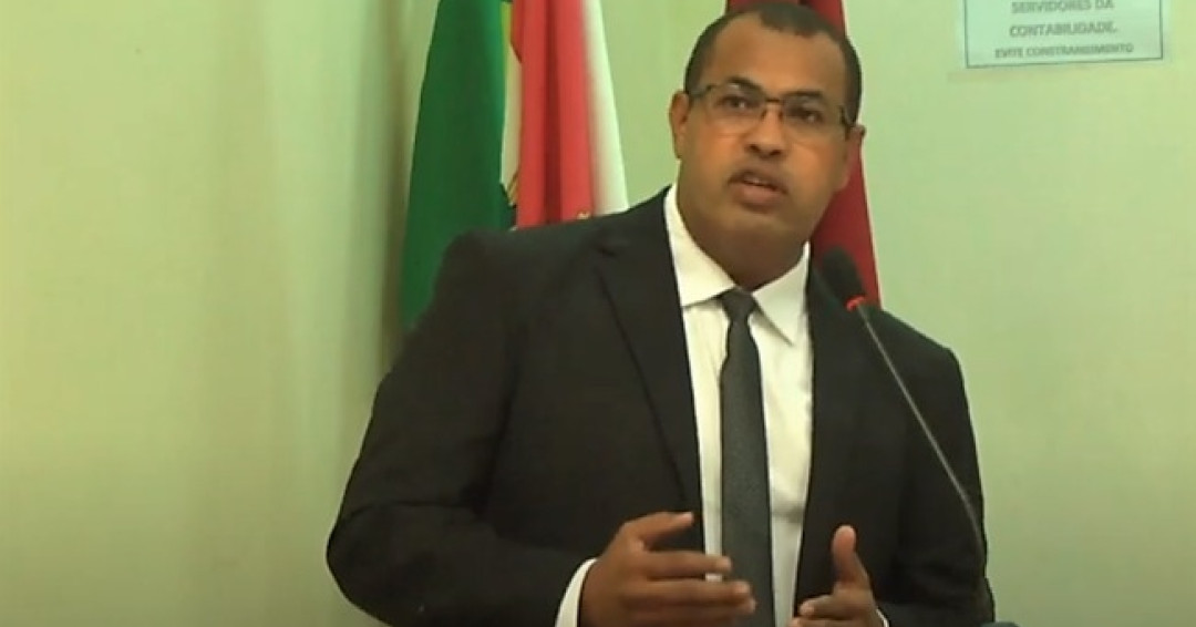 Vereador Derivan Thomaz coloca o “ponto nos is” e dispara: “nunca vi ninguém ganhar eleição sem trabalho”