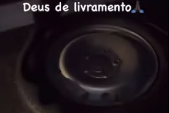 Após show em Penedo, pneu de van que levava Léo Santana estoura em rodovia